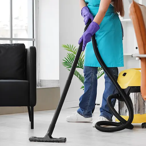 Reinigung eines Arbeitsplatzes | B&M